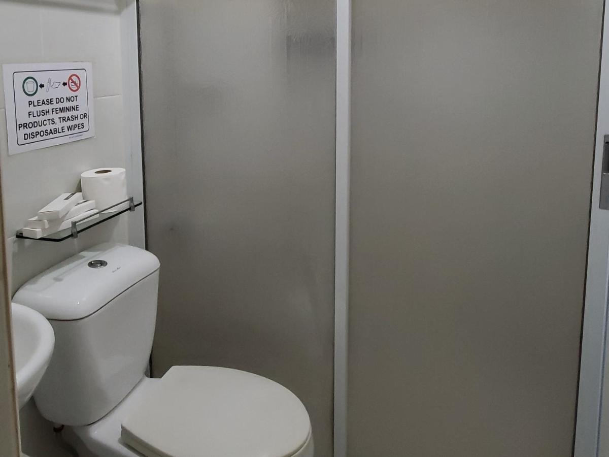 Jen'S Paranaque City Apartment Манила Экстерьер фото